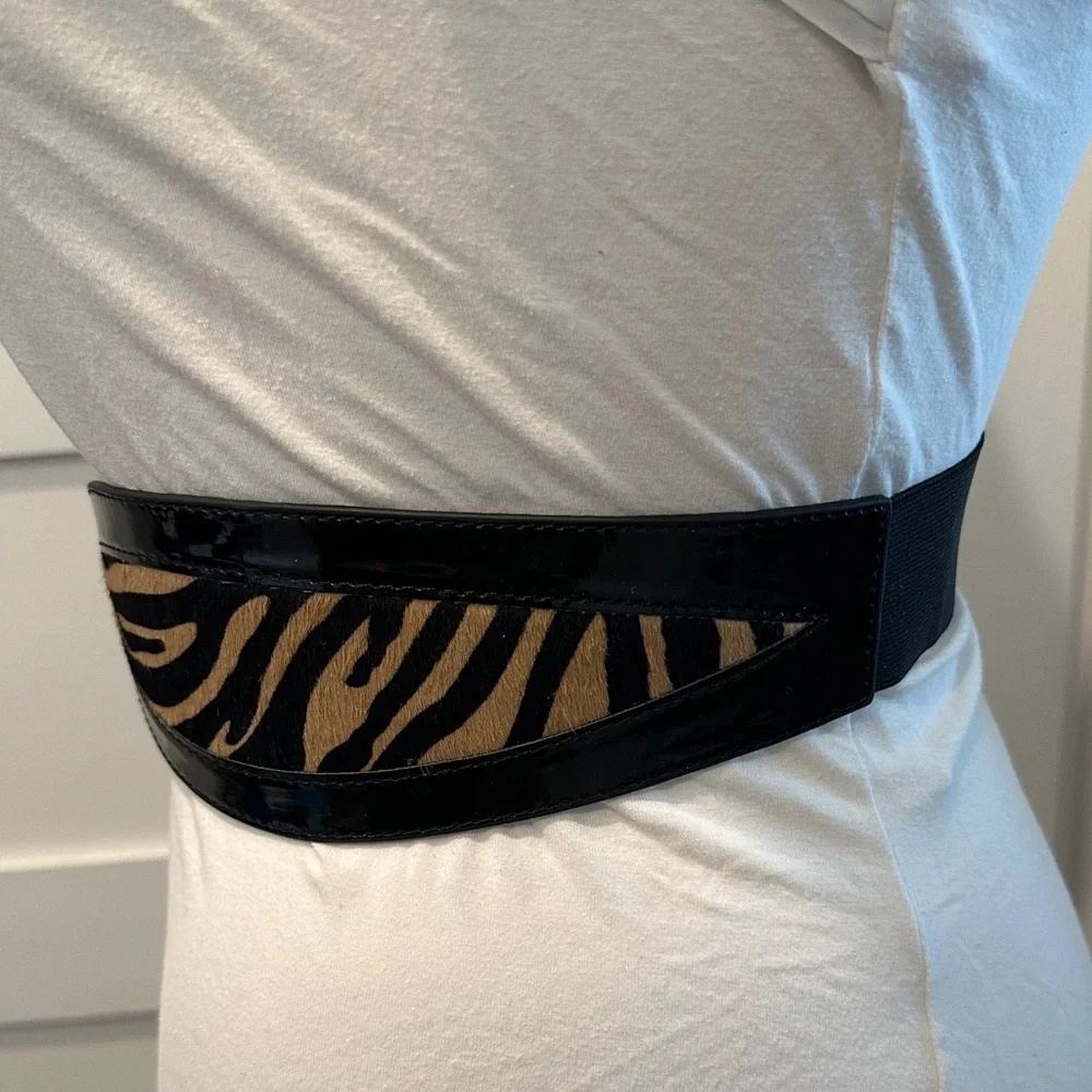 White House Black Market chic belt